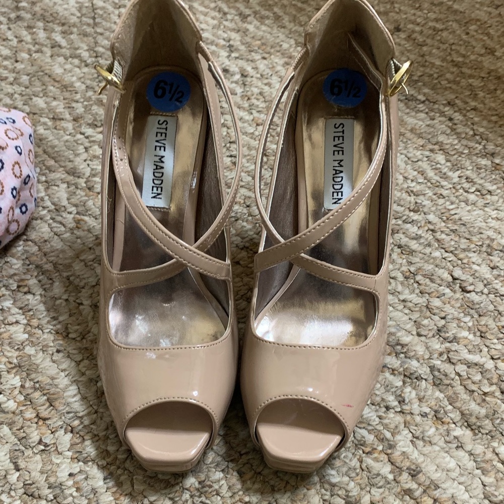 NWOT nude Steve Madden stilettos